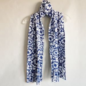 Old Navy Winter Fleece Fringe Scarf Navy and White Geometric